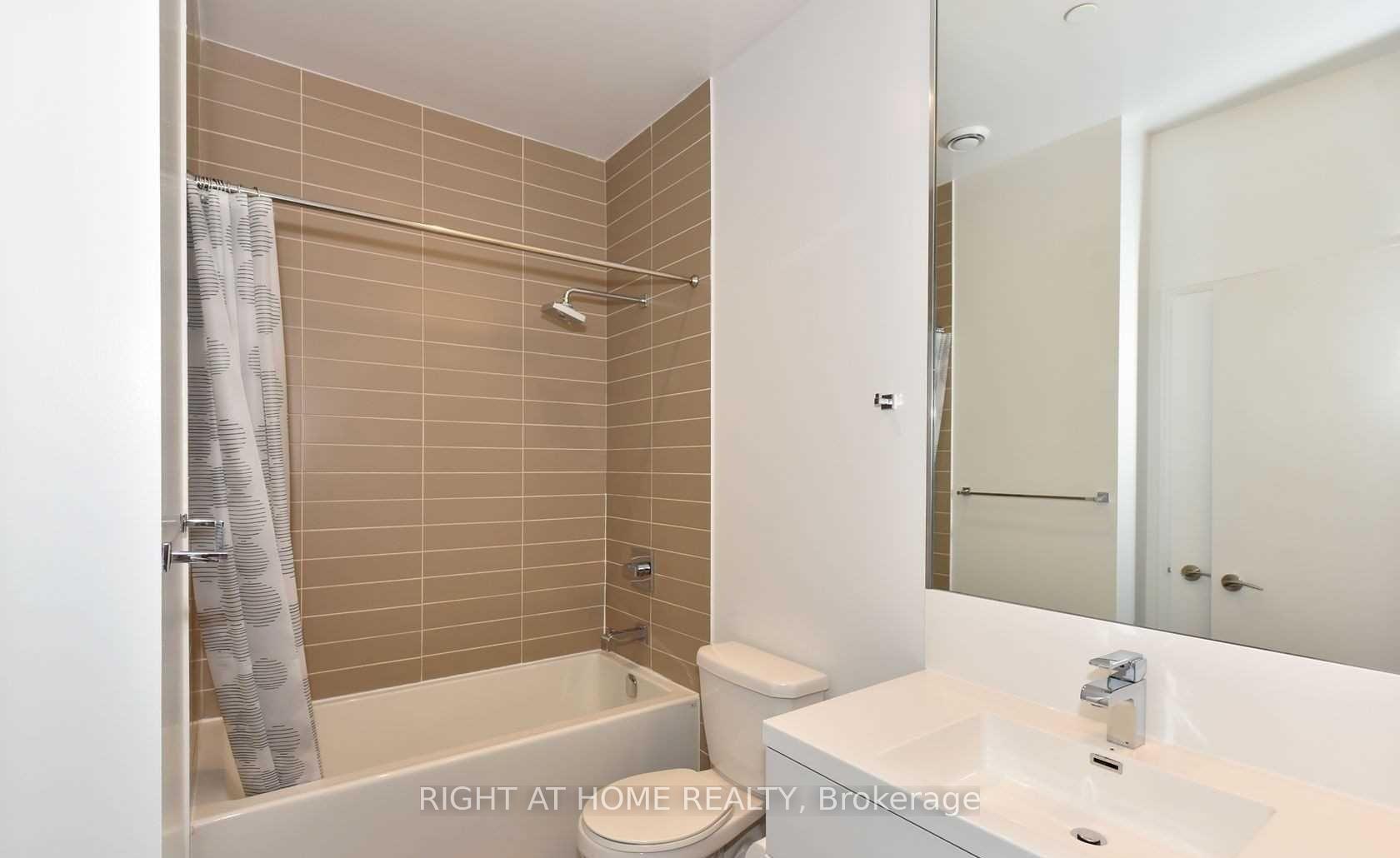 2 Bedrooms Condo at 9 Valhalla Inn, Toronto For sale