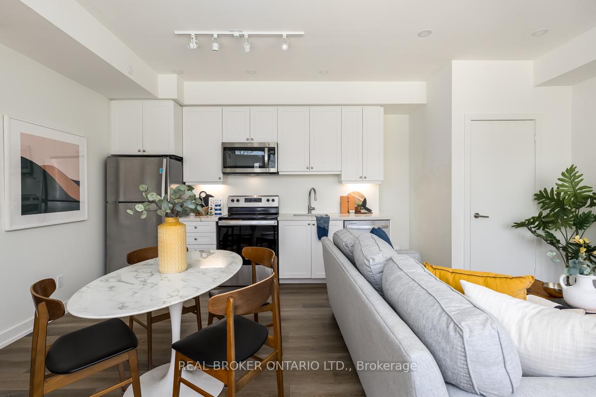 3 Bedrooms Condo at 10 Wilby, Toronto For sale