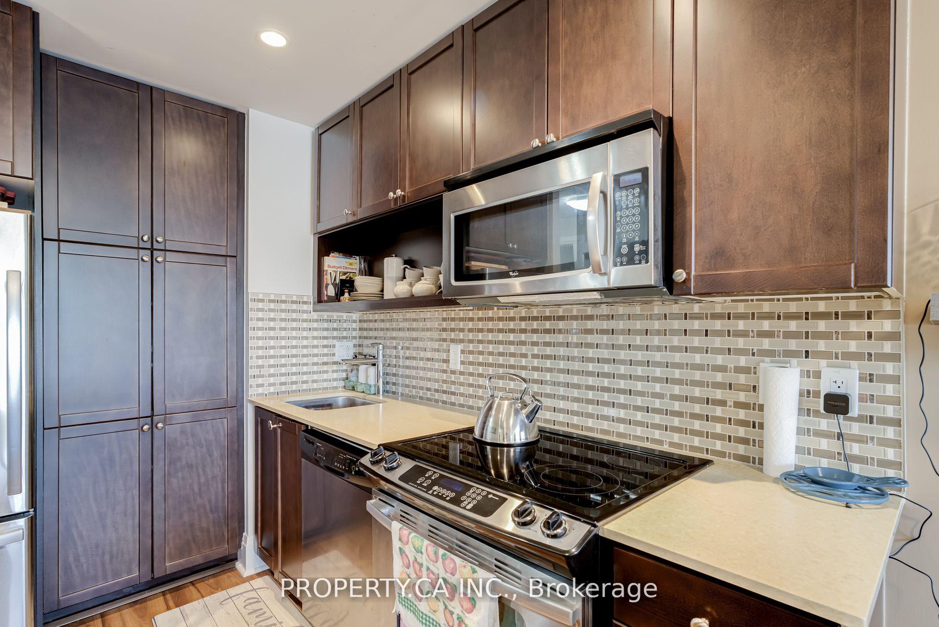 2 Bedrooms Condo at 100 Harrison, Toronto For sale