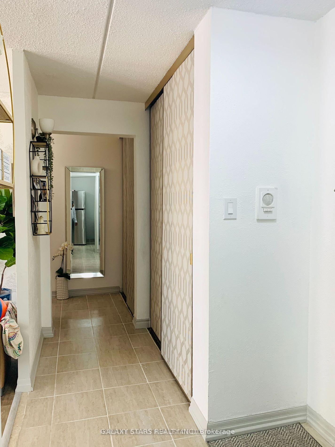 2 Bedrooms Condo at 2 Glamorgan,  Toronto For sale