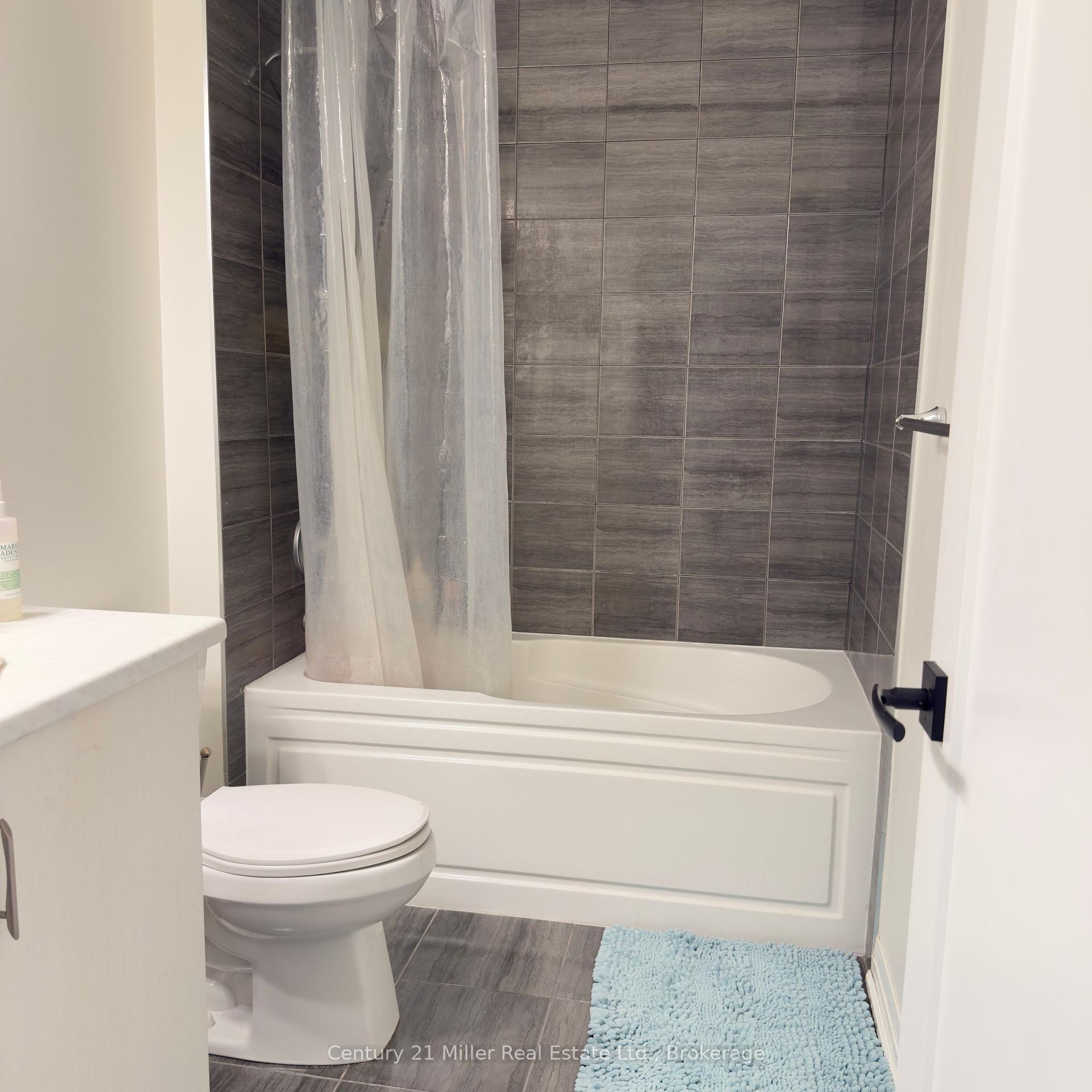 2 Bedrooms Condo at 128 Grovewood, Oakville For sale