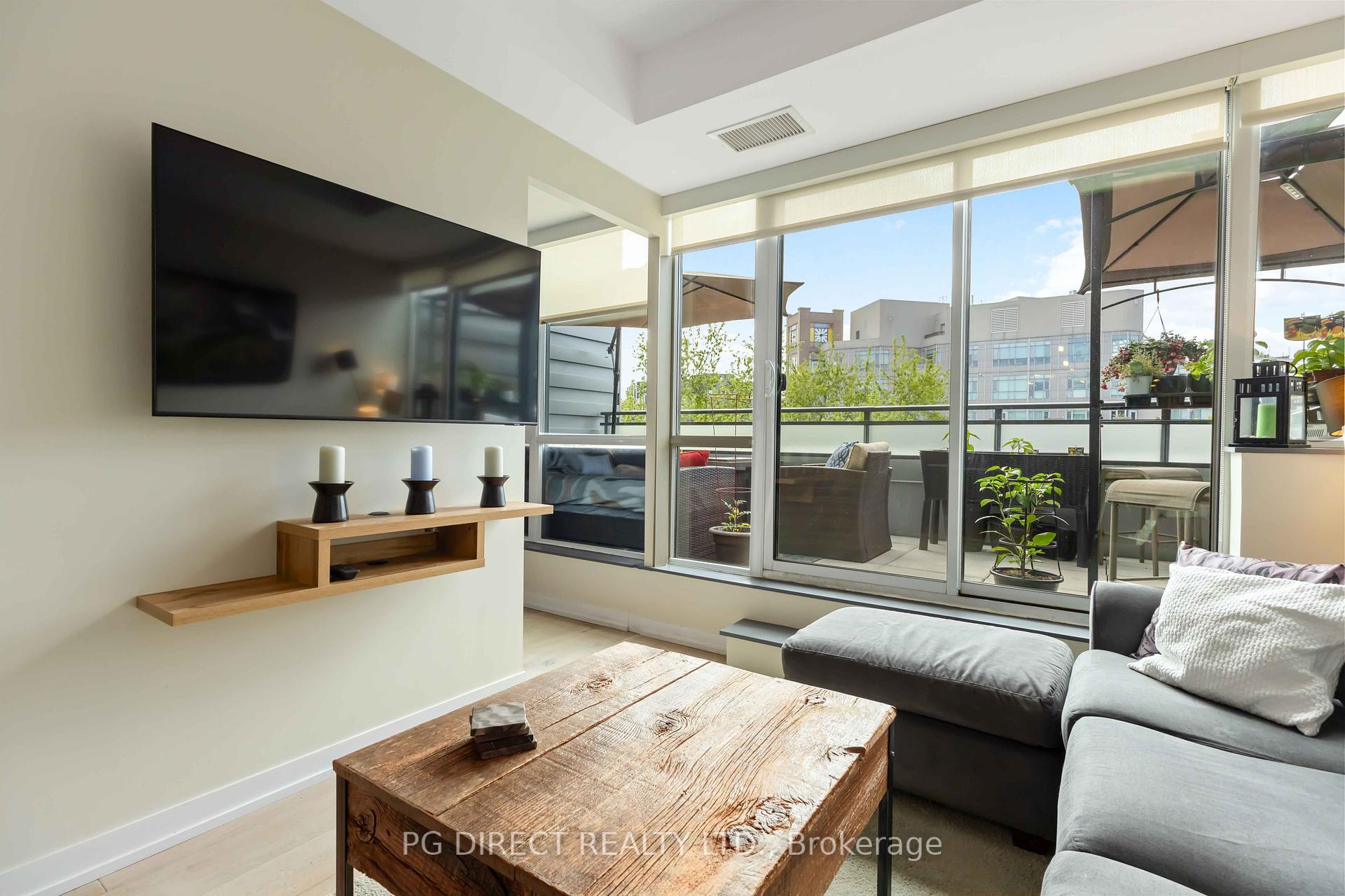 2 Bedrooms Condo at 38 Howard Park, Toronto For sale