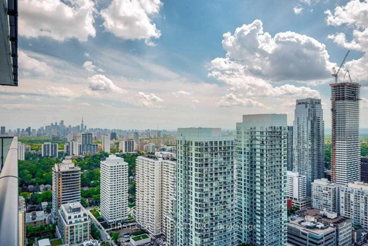 2 Bedrooms Condo at 161 Roehampton,  Toronto For sale
