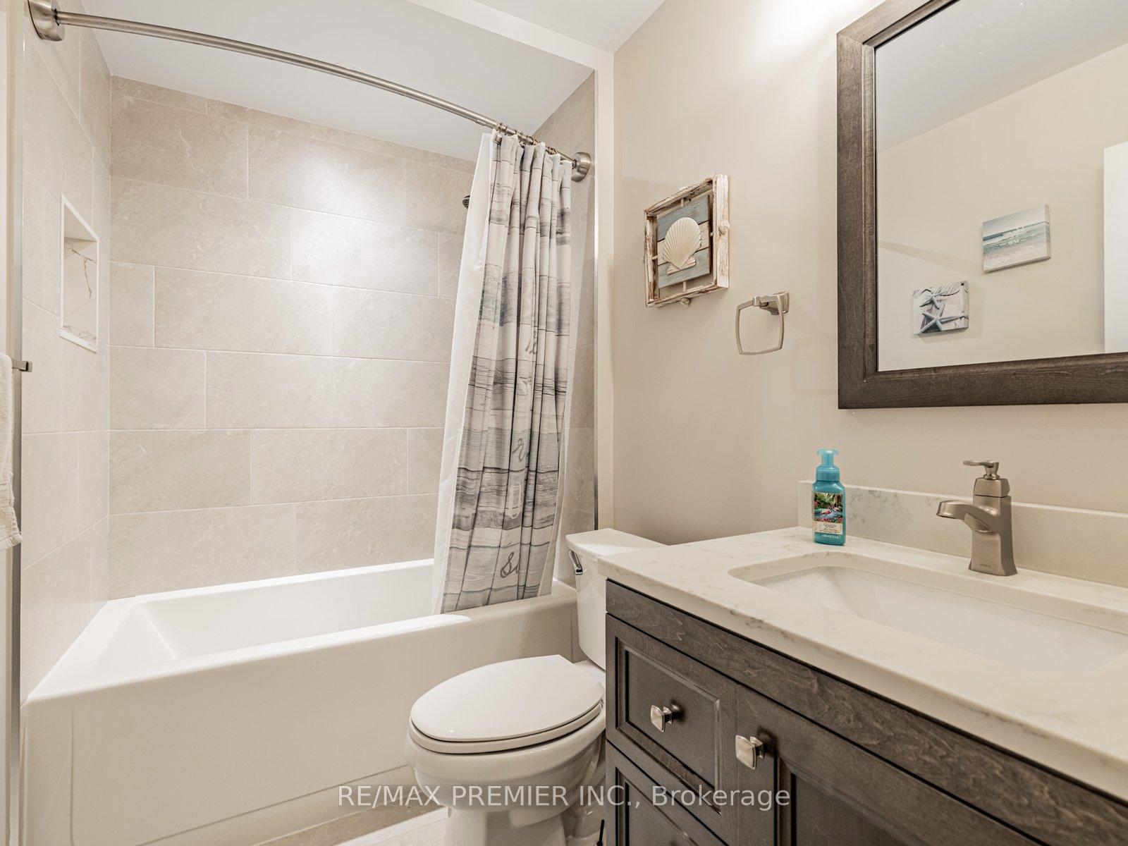 3 Bedrooms Condo at 213 Woodbridge, Vaughan For sale