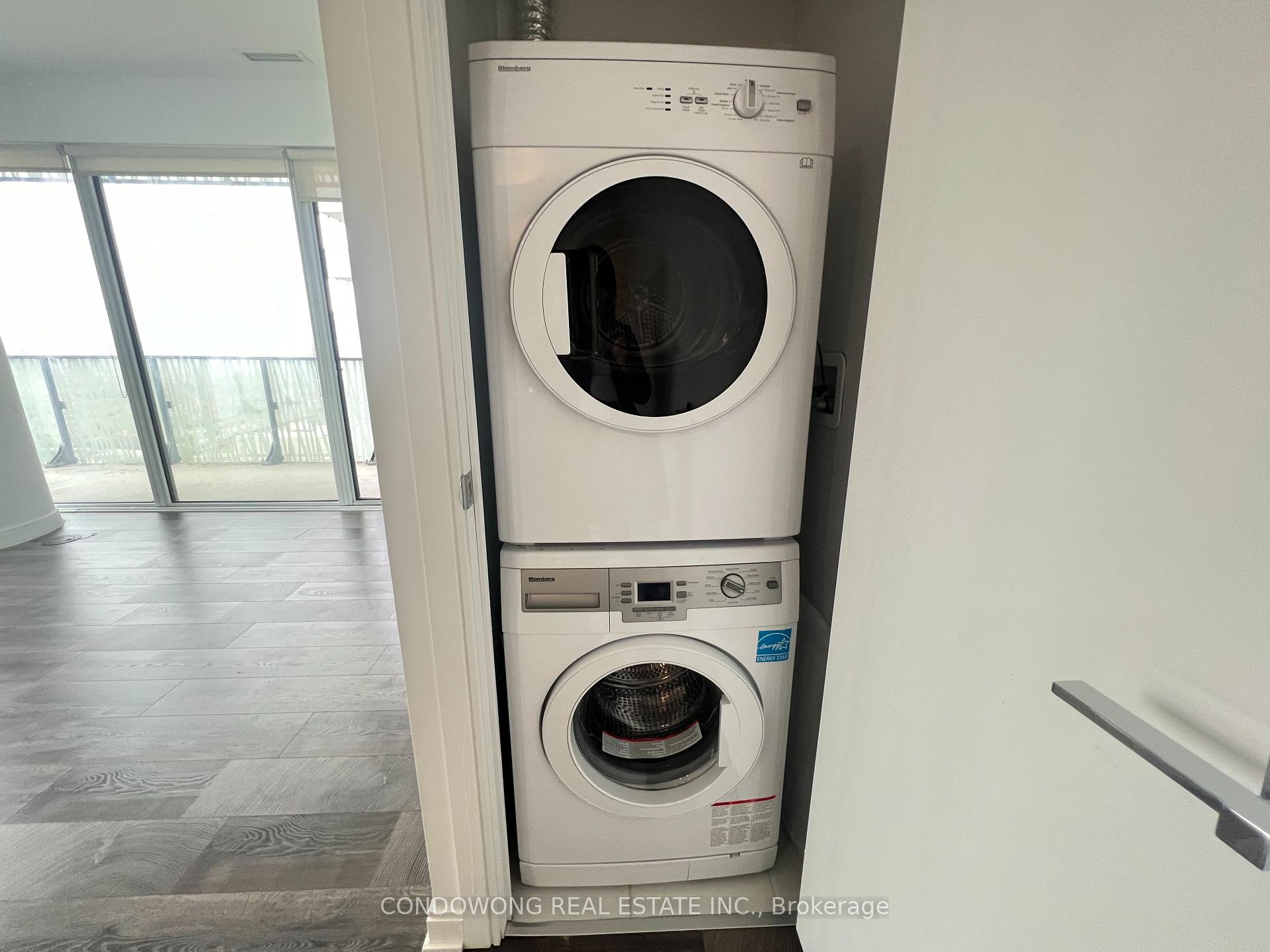 2 Bedrooms Condo at 42 Charles, Toronto For sale