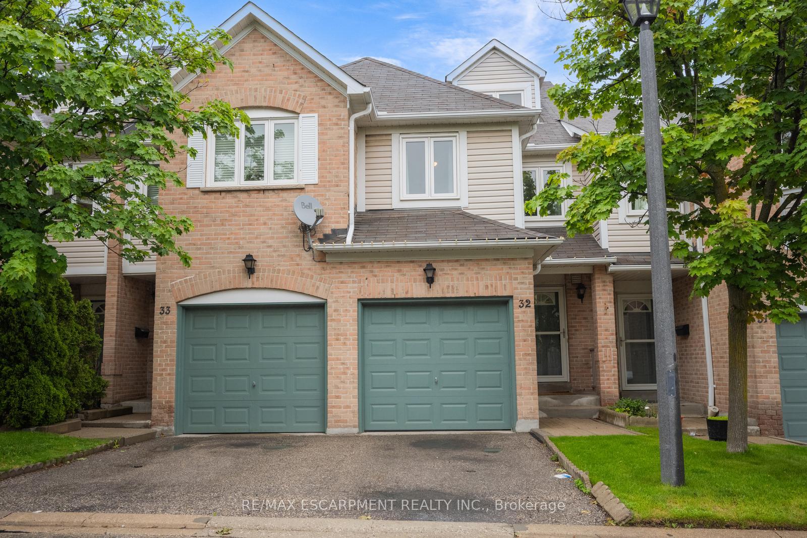 3 Bedrooms Condo at 55 Barondale, Mississauga For sale