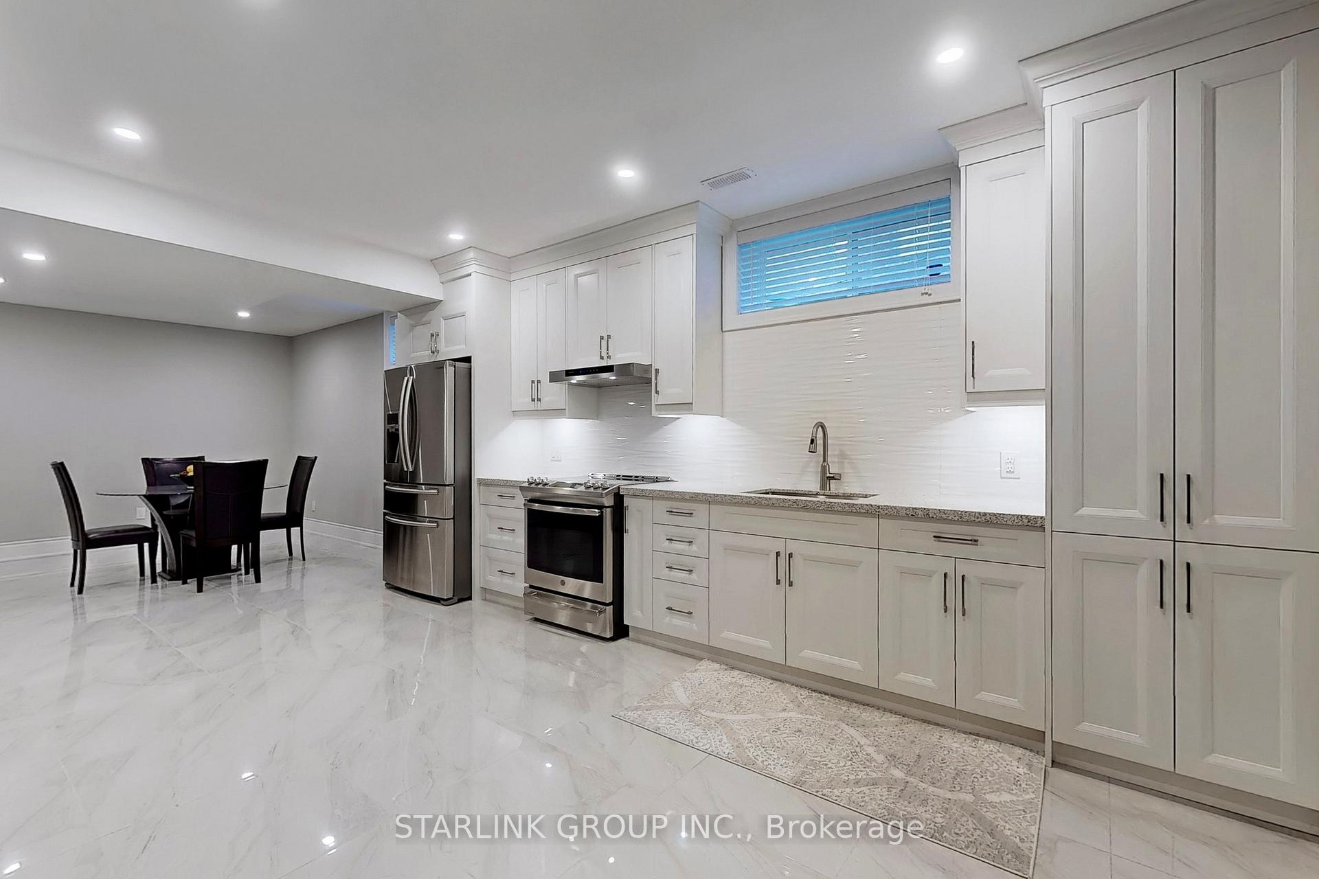 6 Bedrooms Condo at 729 Hidden Grove,  Mississauga For sale