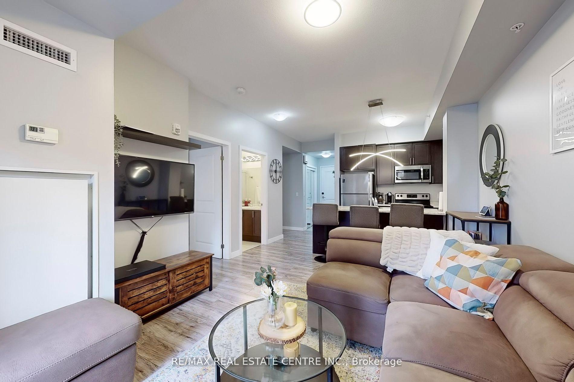 2 Bedrooms Condo at 81 Robinson,  Hamilton For sale
