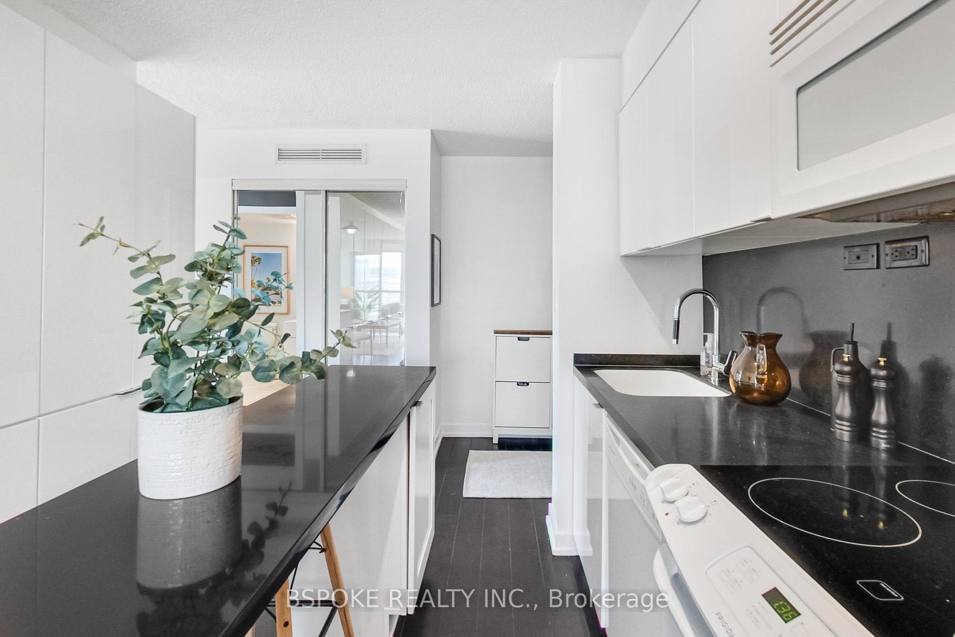2 Bedrooms Condo at 15 Iceboat, Toronto For sale