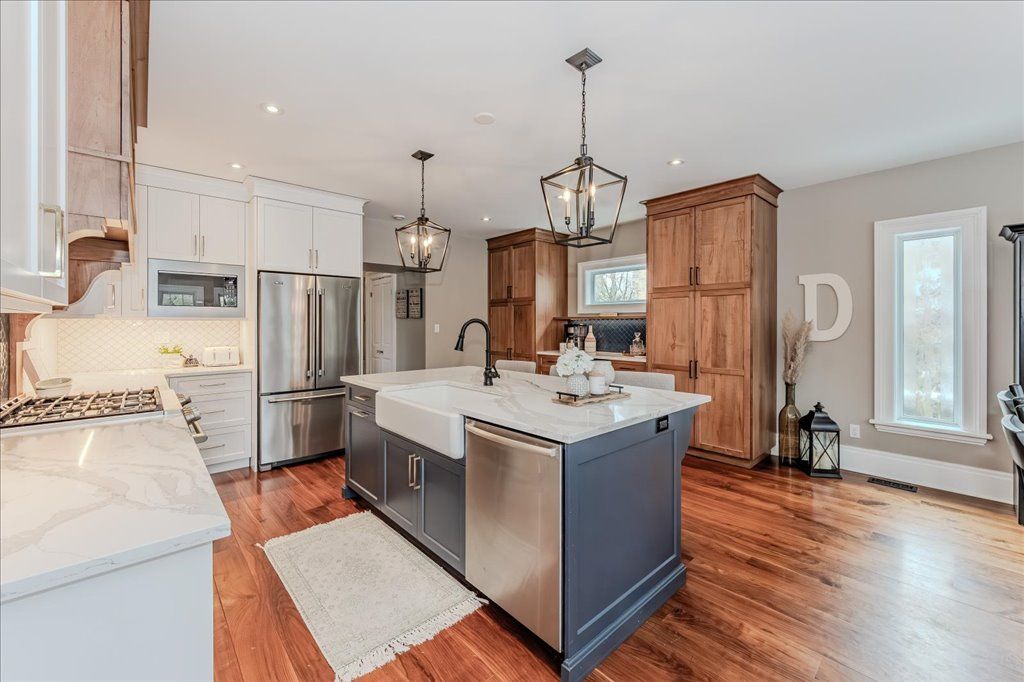 245 Hill Street W