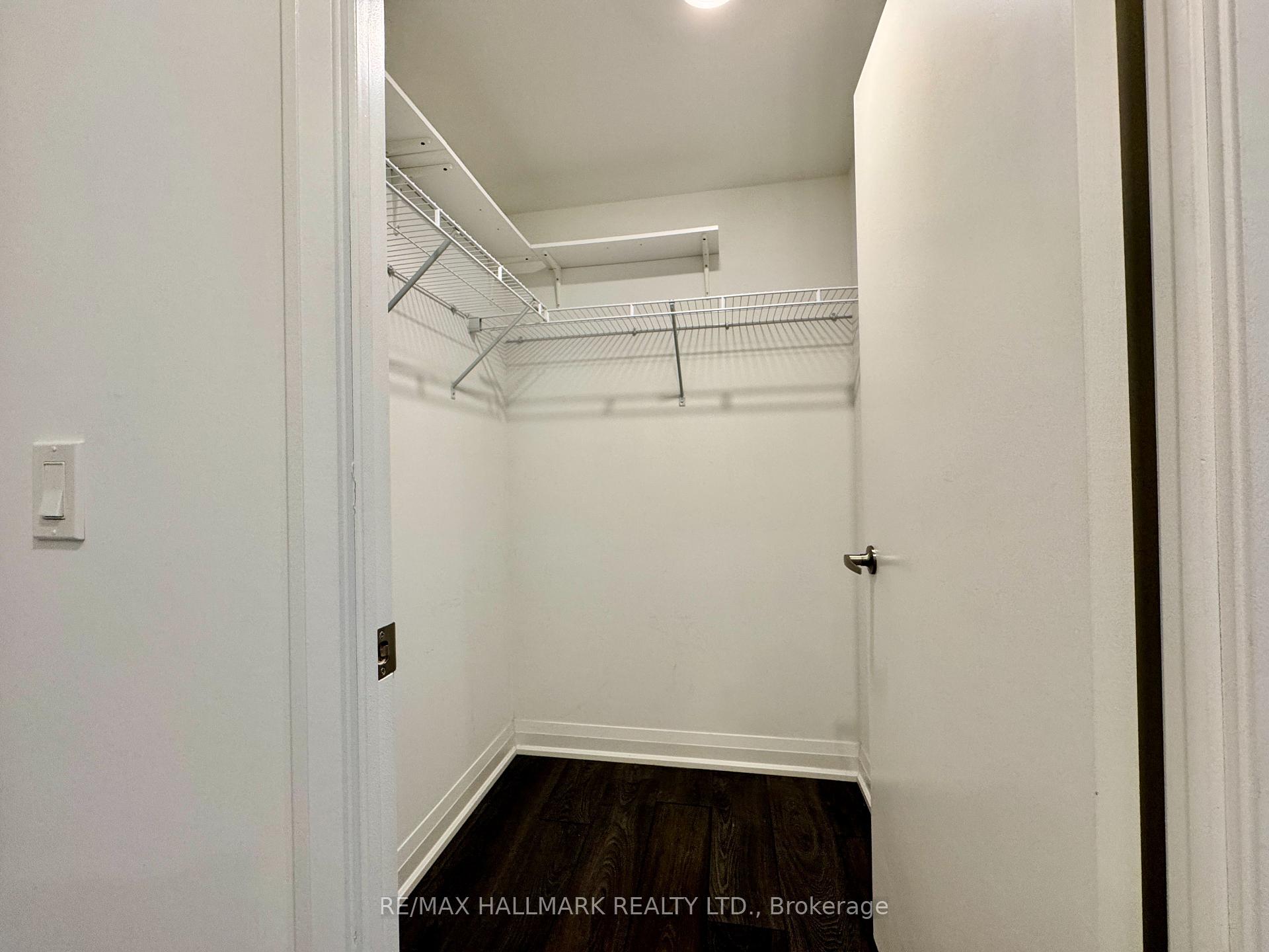 2 Bedrooms Condo at 26 Gibbs, Toronto For sale