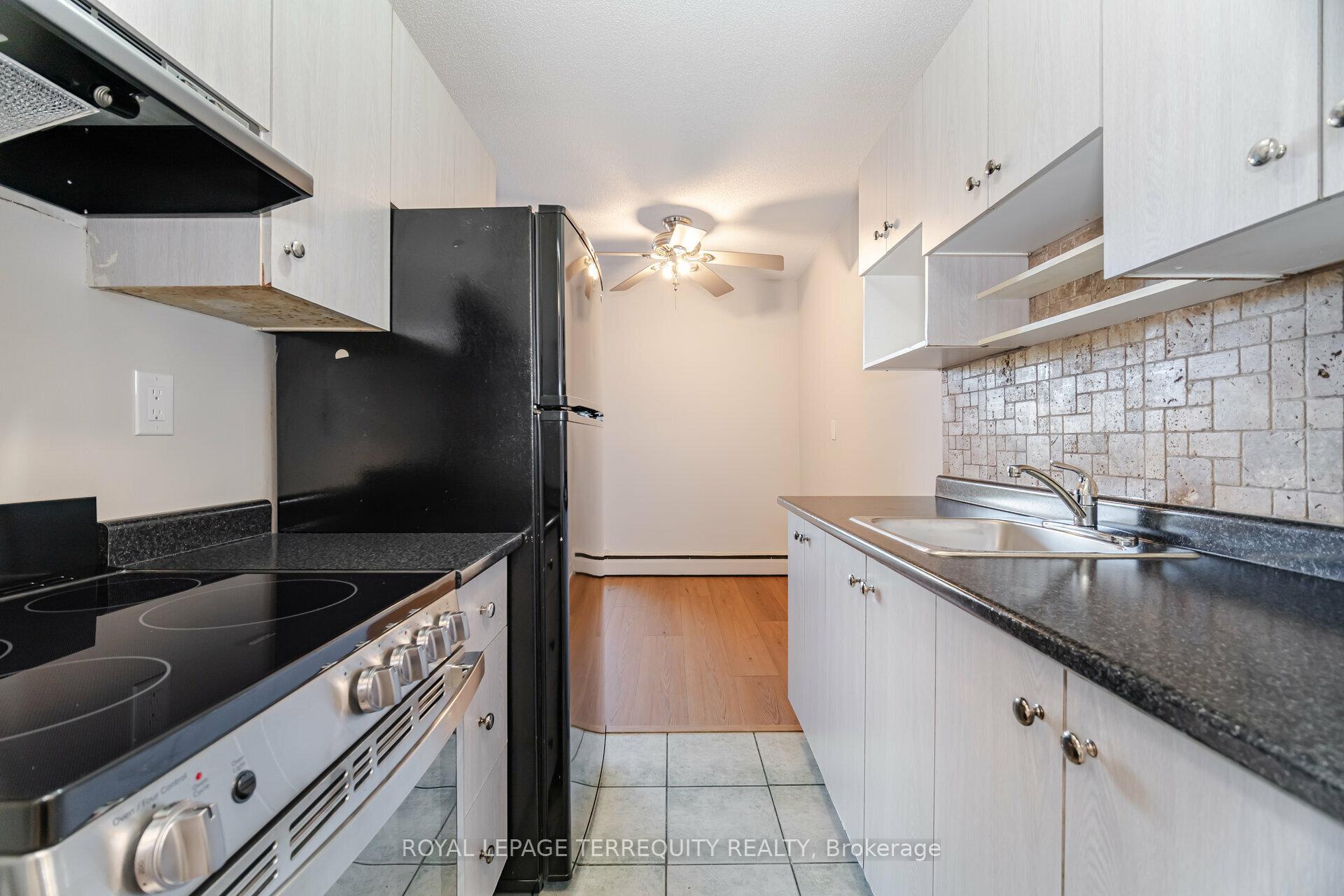 2 Bedrooms Condo at 81 Charlton, Hamilton For sale