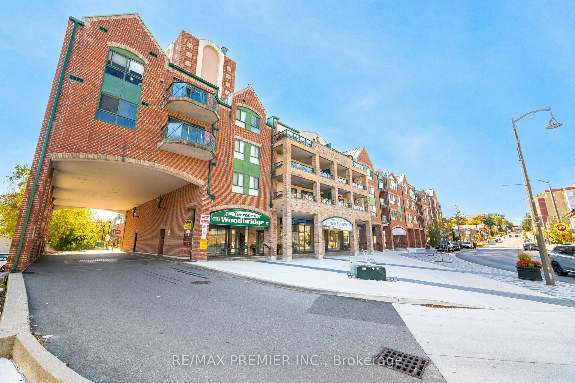 2 Bedrooms Condo at 121 Woodbridge,  Vaughan For sale