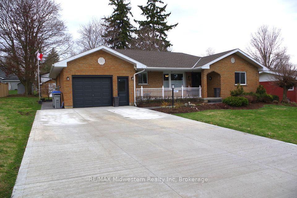 720 Sports Drive, Huron East, ON N0G 1H0