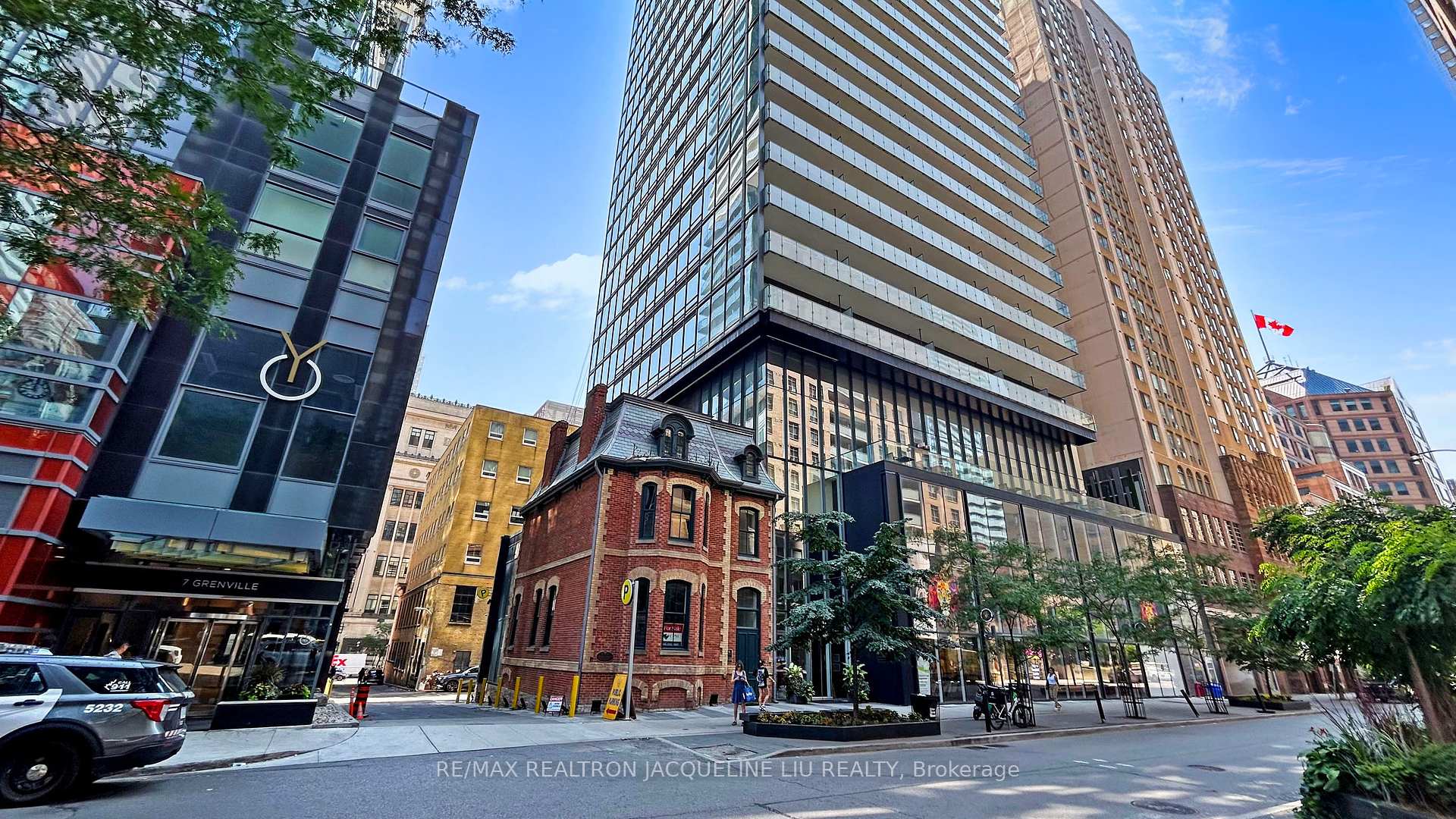 1 Bedroom Condo at 15 Grenville, Toronto For sale