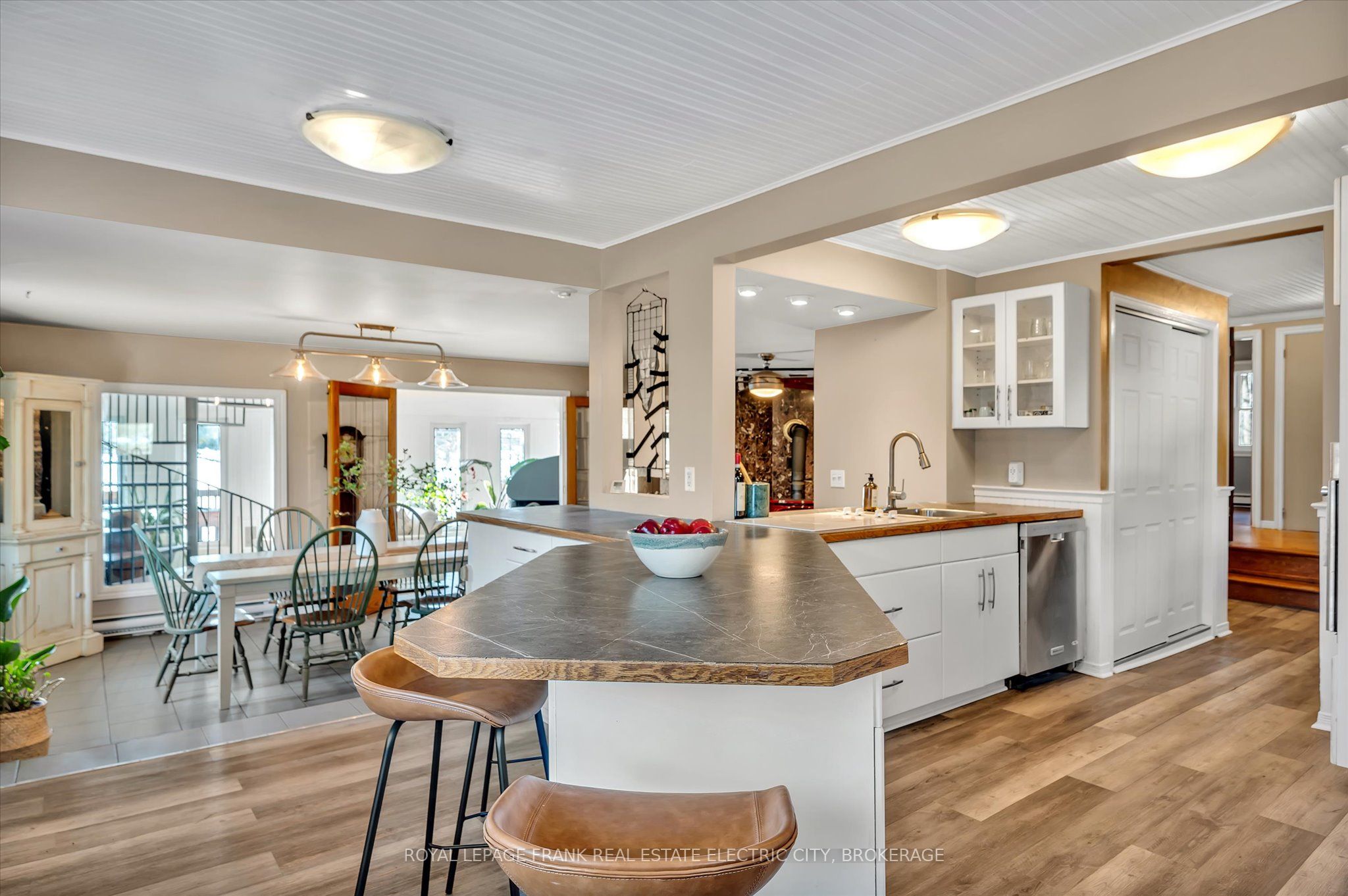 99 Lakeside Drive