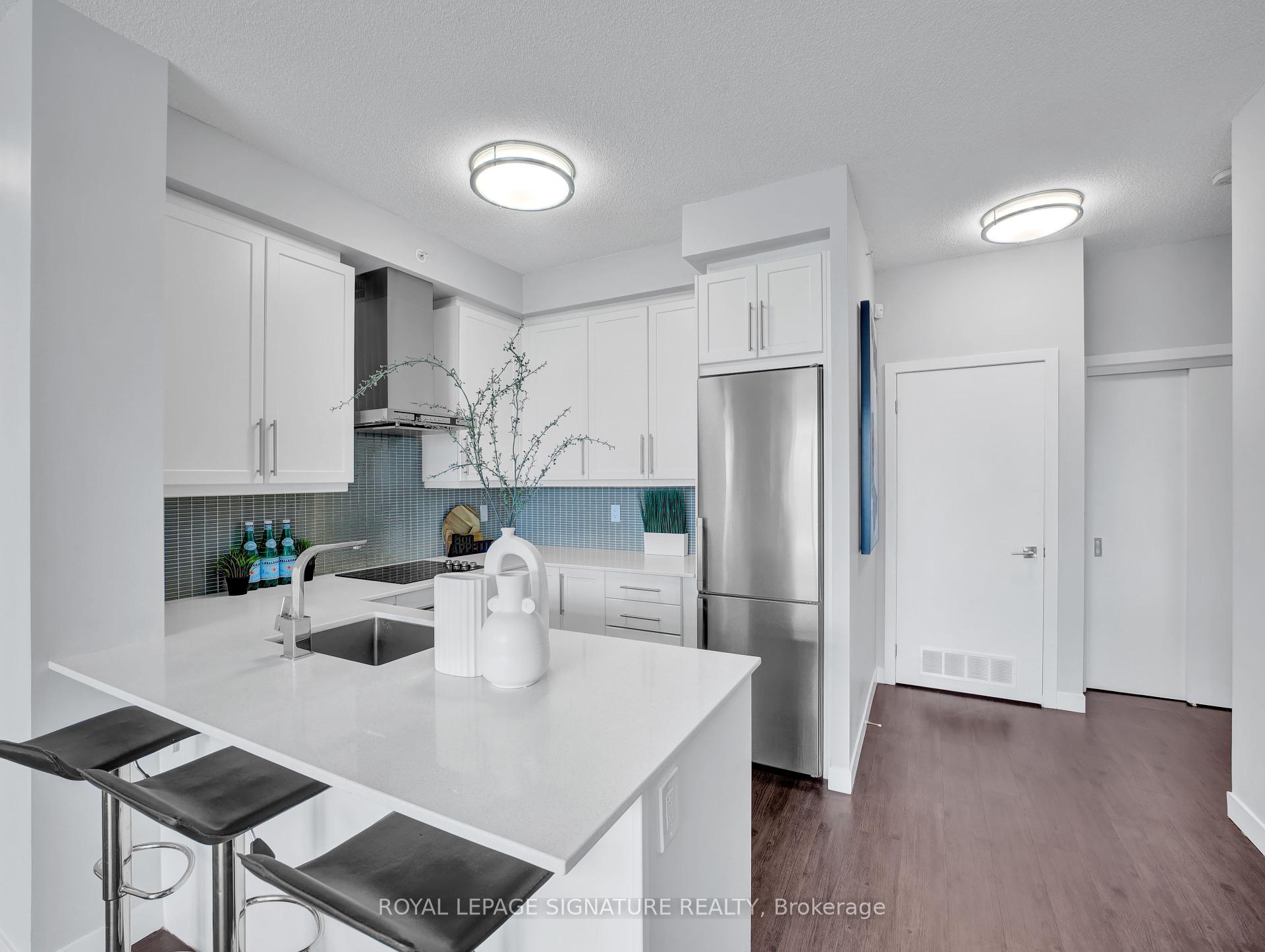 2 Bedrooms Condo at 2081 Fairview, Burlington For sale