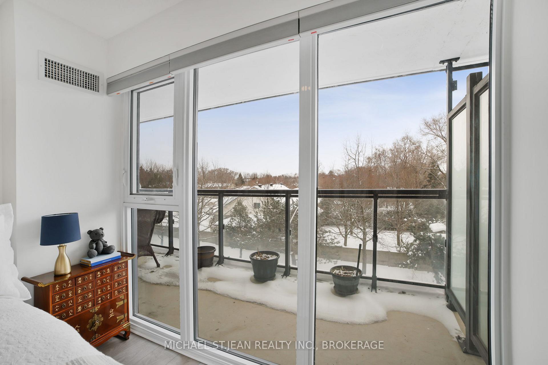 1 Bedroom Condo at 1119 Cooke,  Burlington For sale