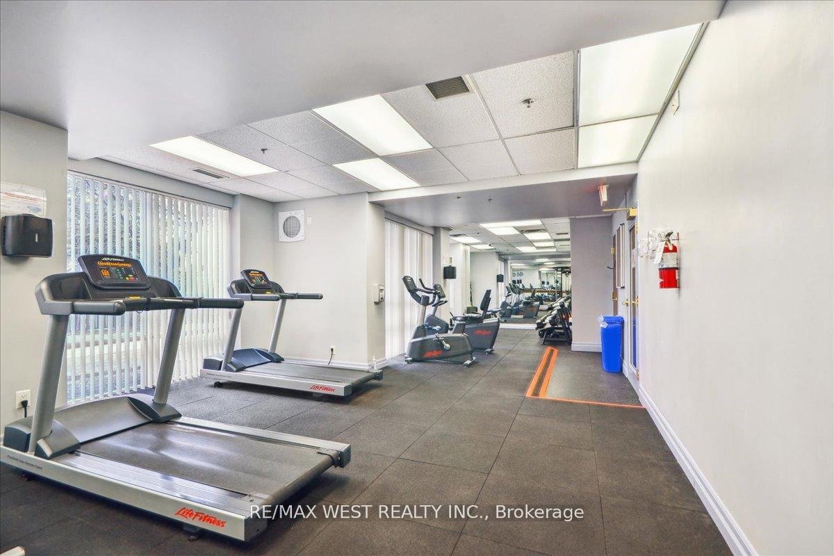 2 Bedrooms Condo at 5 Michael Power, Toronto For sale