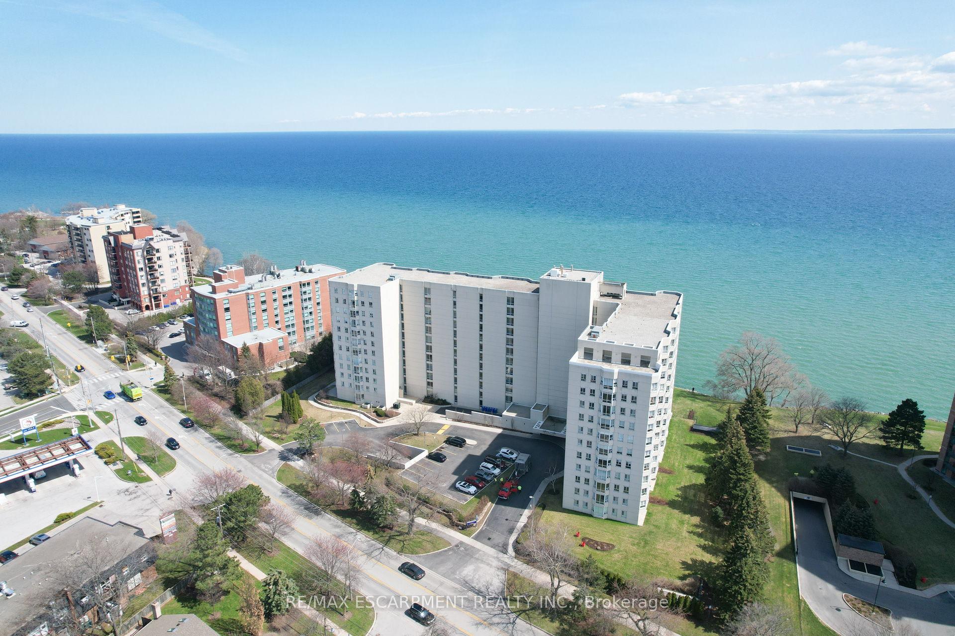 2 Bedrooms Condo at 5280 Lakeshore,  Burlington For sale