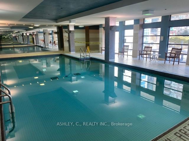 2 Bedrooms Condo at 23 Hollywood,  Toronto For sale