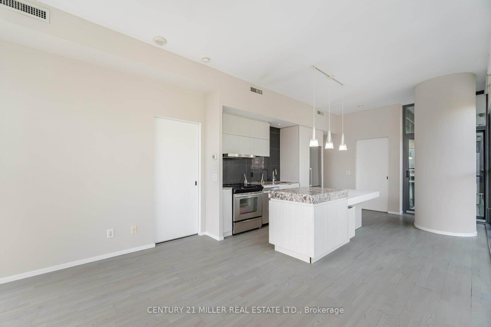 2 Bedrooms Condo at 101 Charles, Toronto For sale