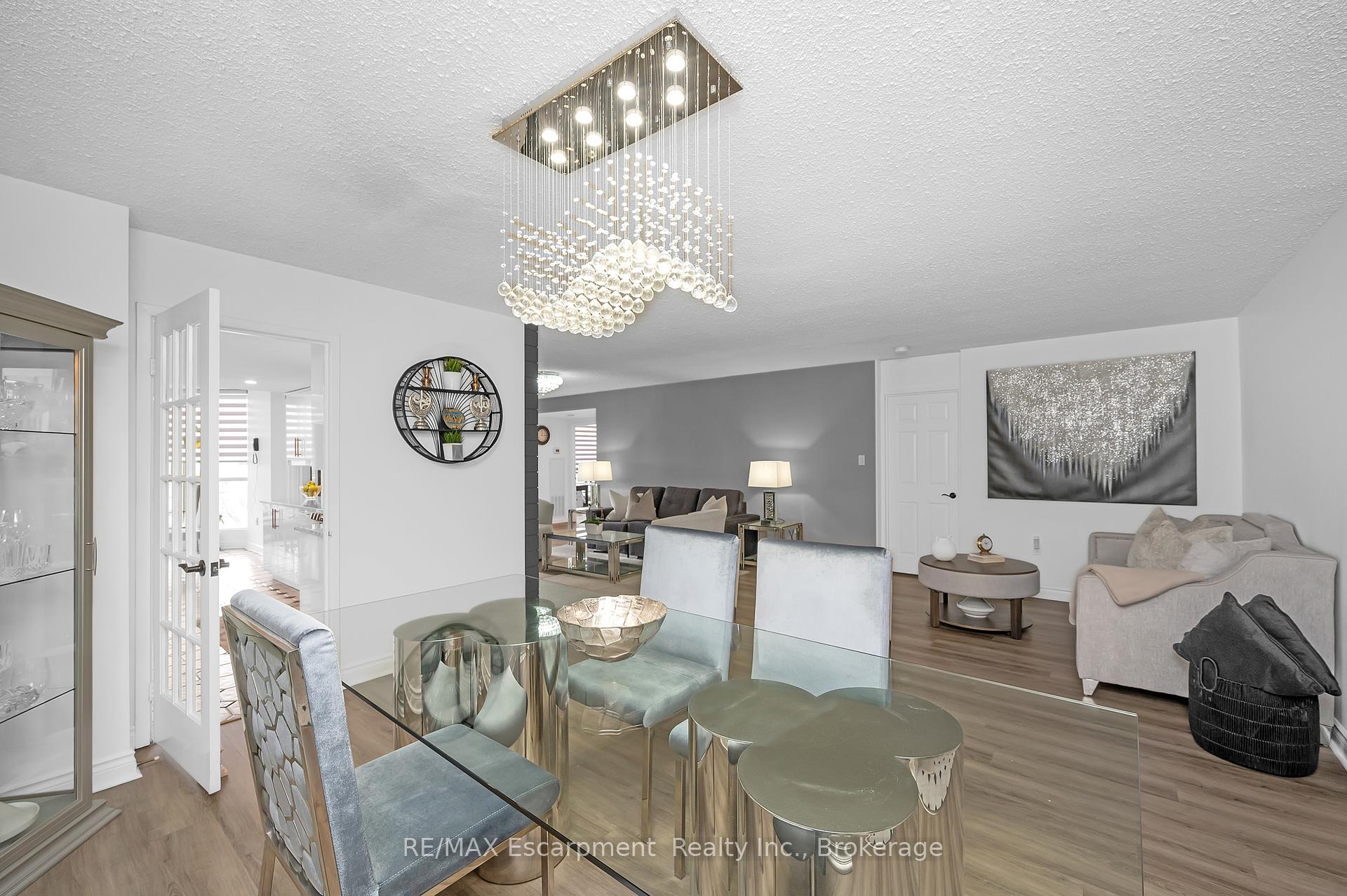 3 Bedrooms Condo at 1237 North Shore, Burlington For sale