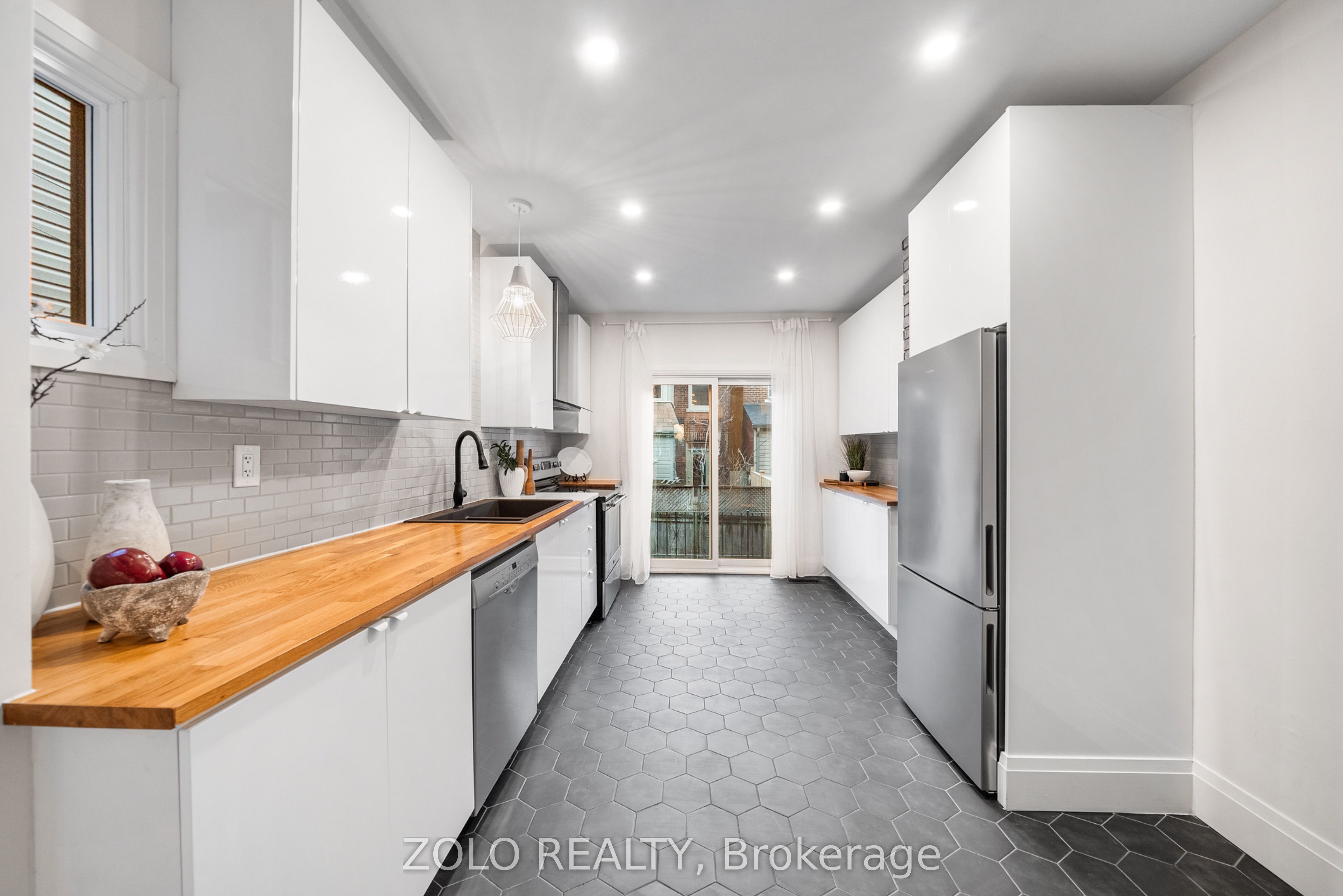 82 Bellwoods Avenue