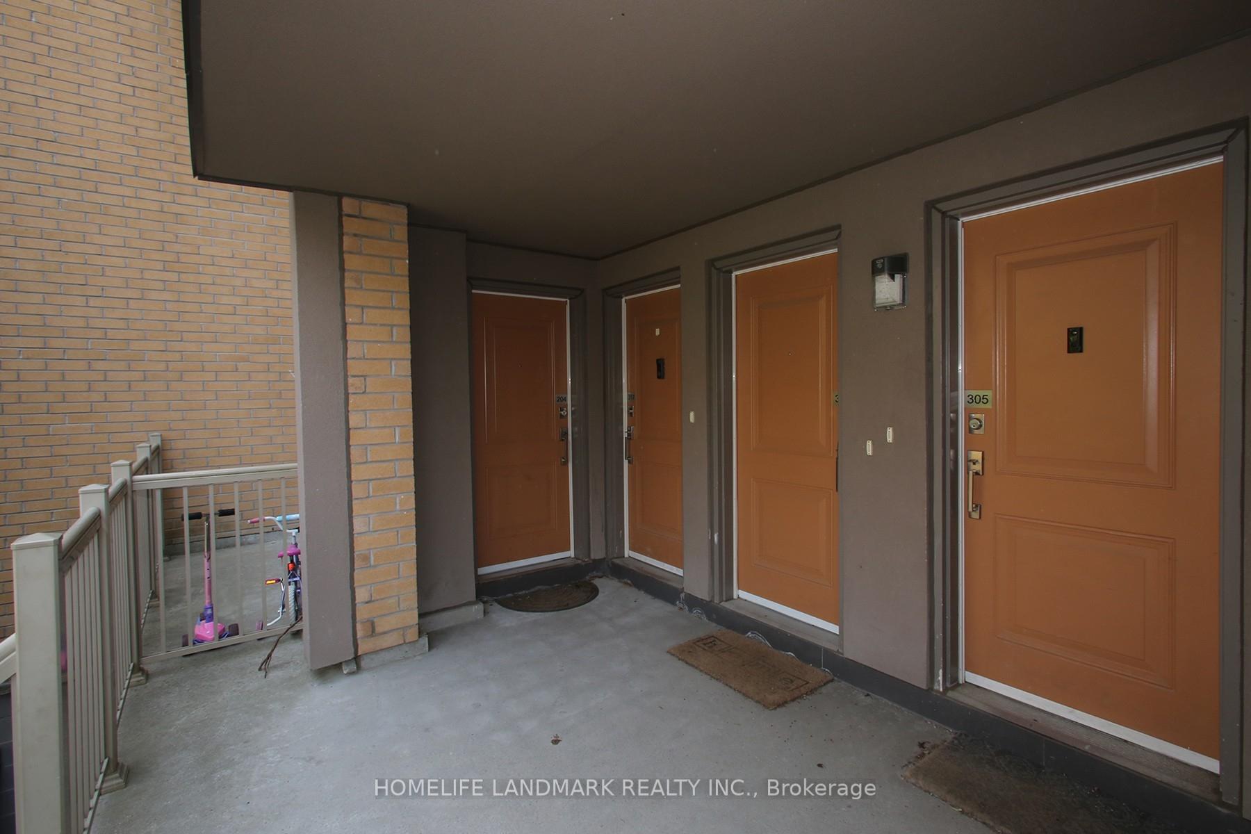 2 Bedrooms Condo at 90 Orchid, Toronto For sale