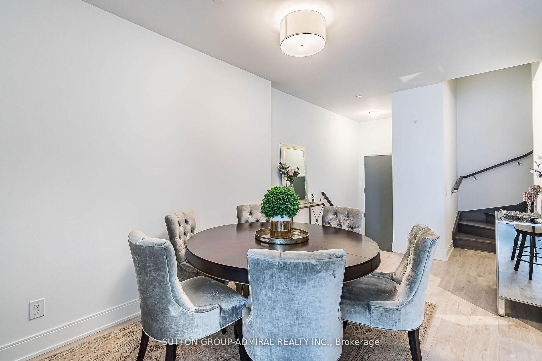 3 Bedrooms Condo at 70 Annie Craig, Toronto For sale
