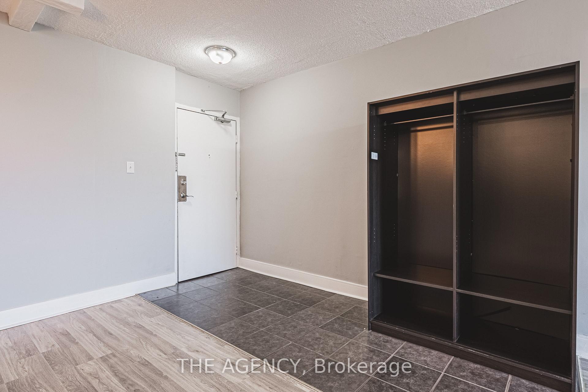1 Bedroom Condo at 975 Warwick, Burlington For sale