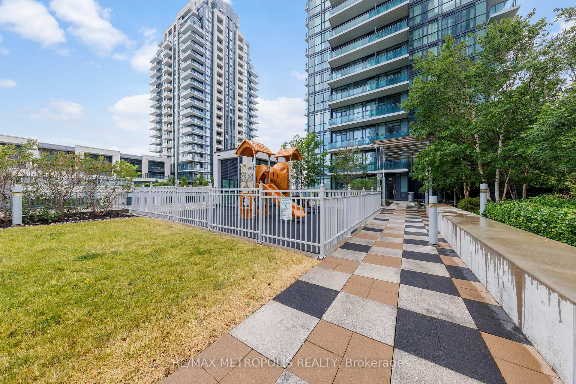 2 Bedrooms Condo at 4065 Brickstone,  Mississauga For sale