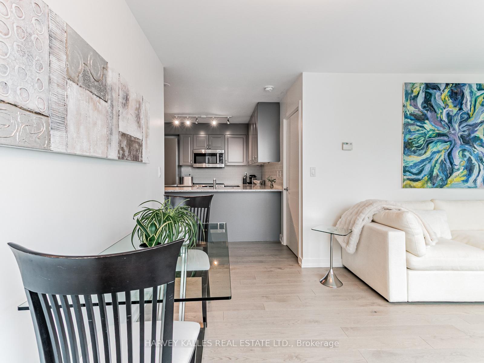 381 Front Street W 1810