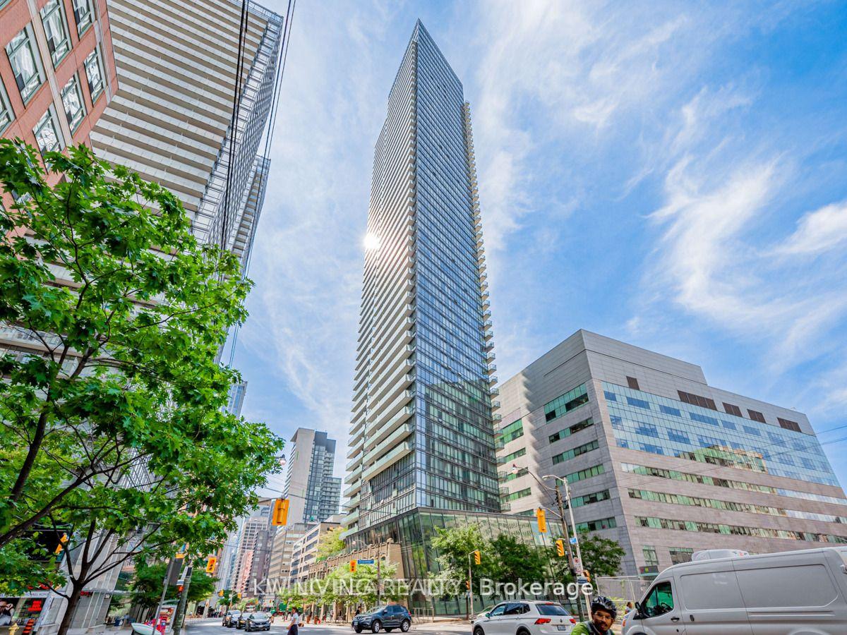 2 Bedrooms Condo at 832 Bay,  Toronto For sale