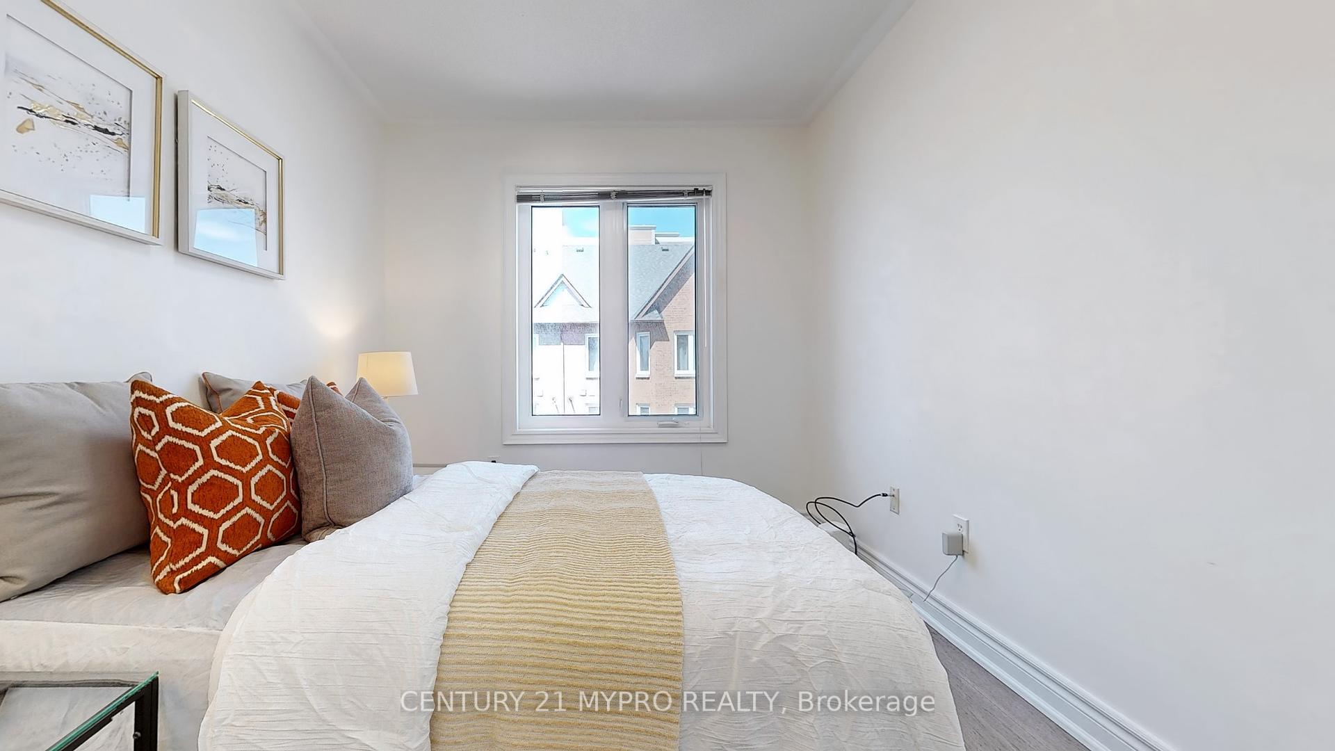 3 Bedrooms Condo at 735 New Westminster,  Vaughan For sale