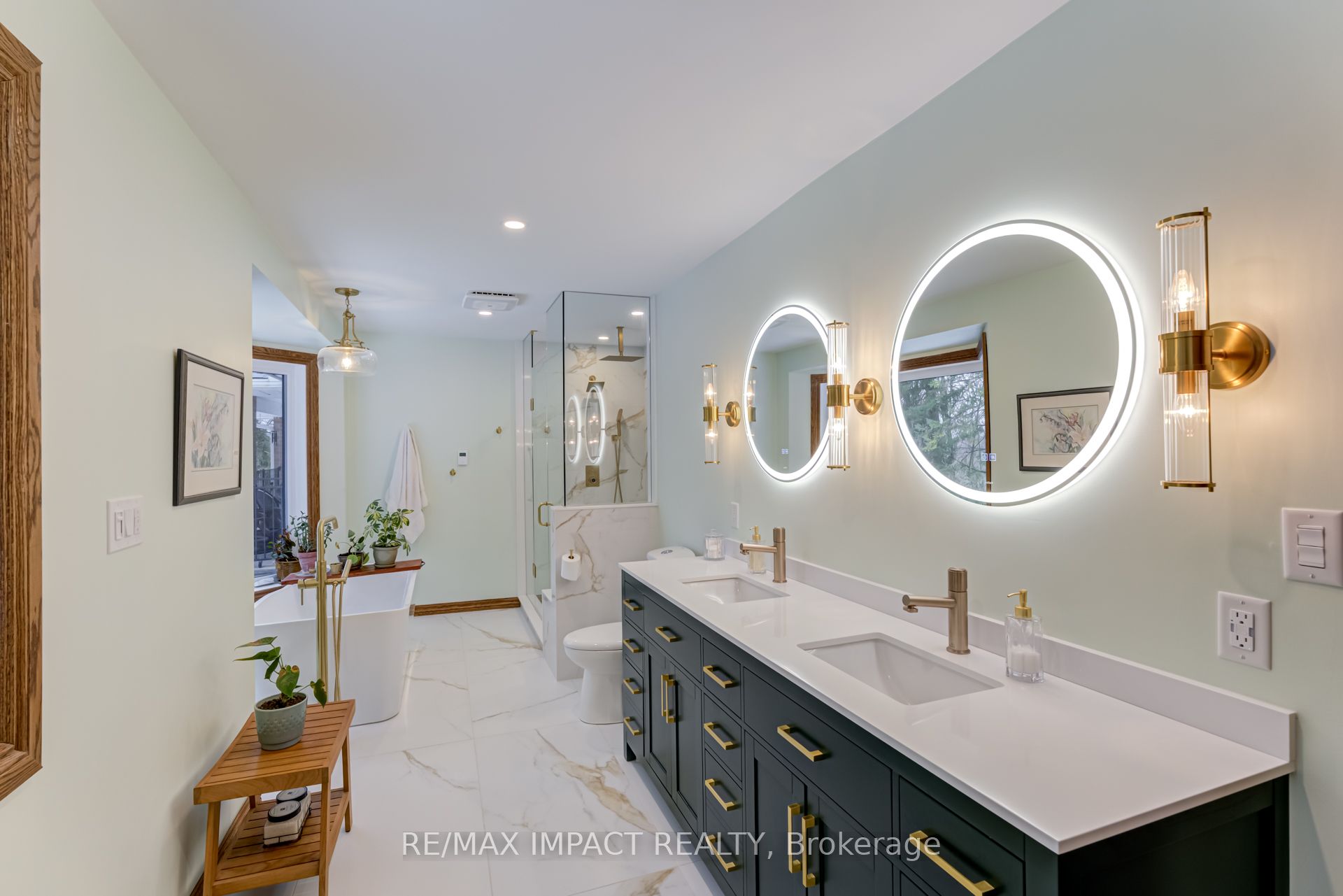 215 Raglan Road W