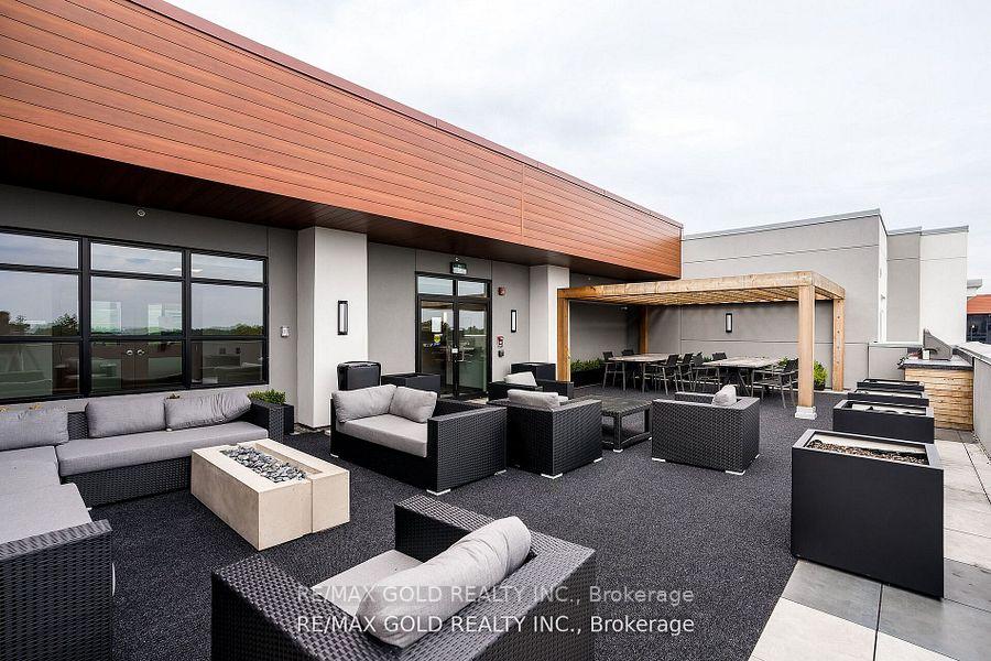 2 Bedrooms Condo at 320 Plains,  Burlington For sale
