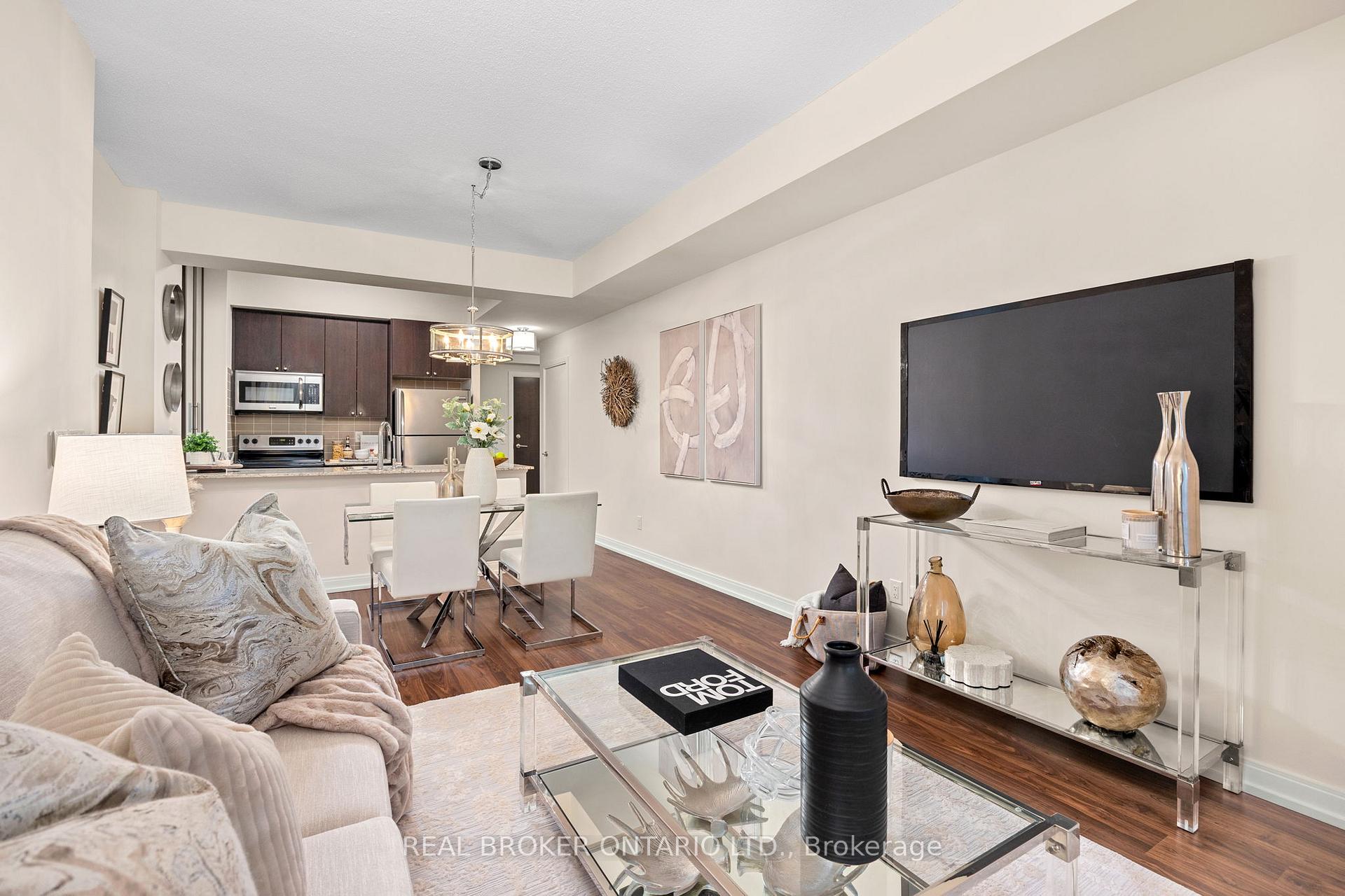 2 Bedrooms Condo at 181 Village Green, Toronto For sale