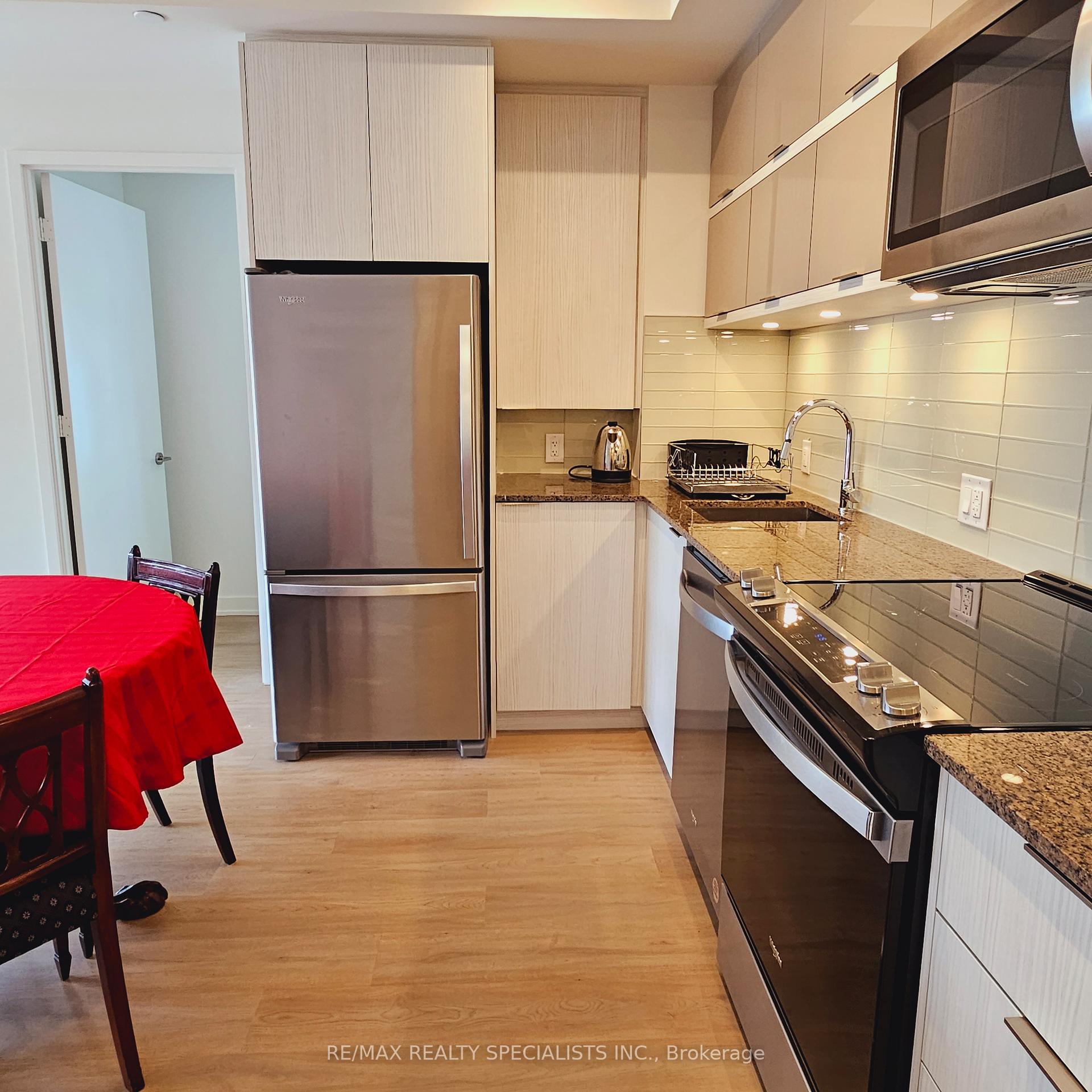 3 Bedrooms Condo at 10 DEERLICK, Toronto For sale