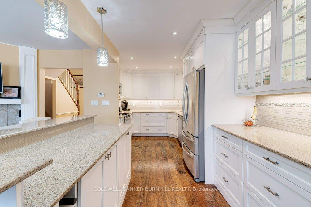 3 Bedrooms Condo at 2301 CAVENDISH,  Burlington For sale