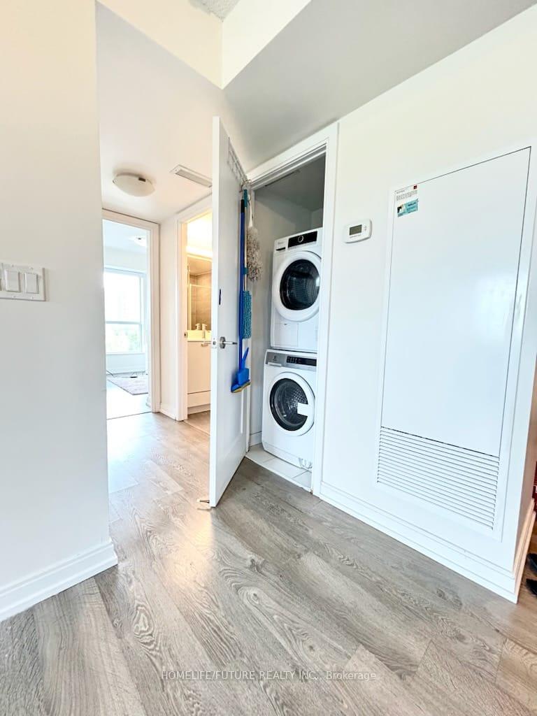 2 Bedrooms Condo at 275 Village Green, Toronto For sale