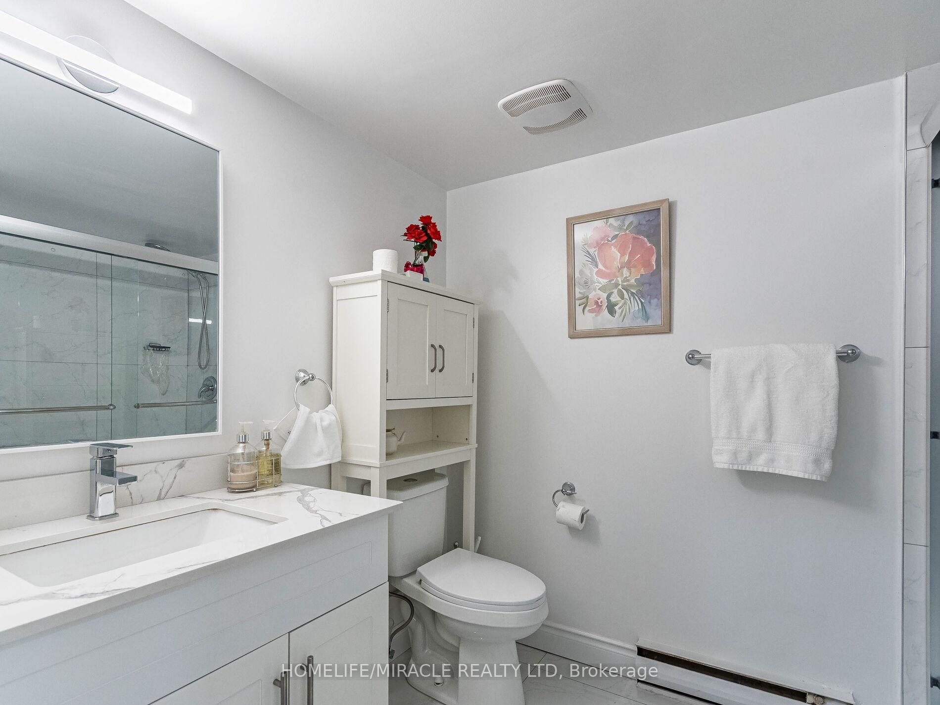 5 Bedrooms Condo at 180 Mississauga Valley, Mississauga For sale