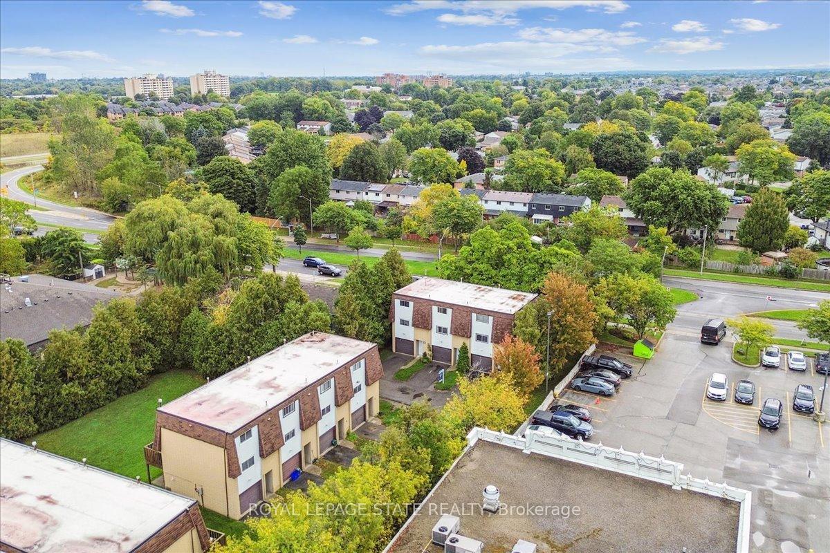 3 Bedrooms Condo at 36 Greendale,  Hamilton For sale