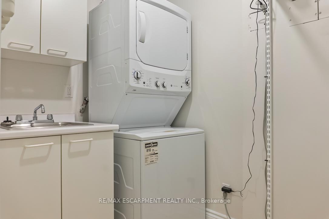 1 Bedroom Condo at 1900 The Collegeway, Mississauga For sale