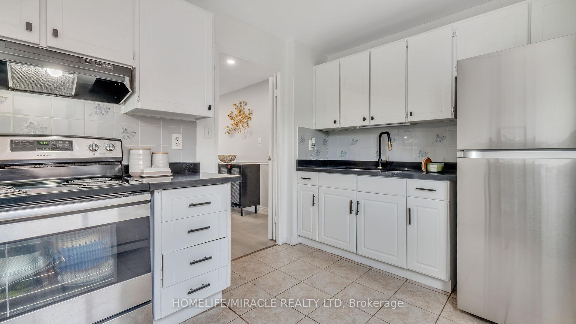 3 Bedrooms Condo at 91 Muir, Toronto For sale