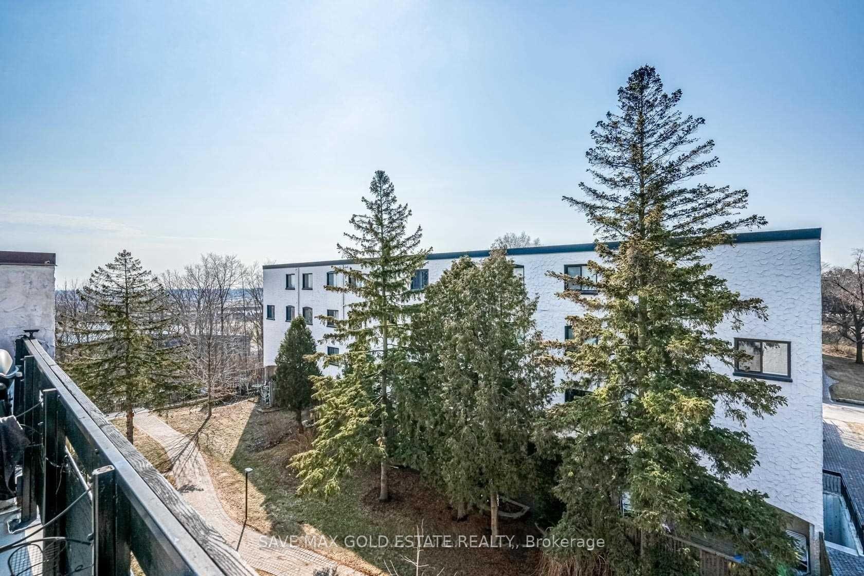 4 Bedrooms Condo at 1066 FALGARWOOD, Oakville For sale