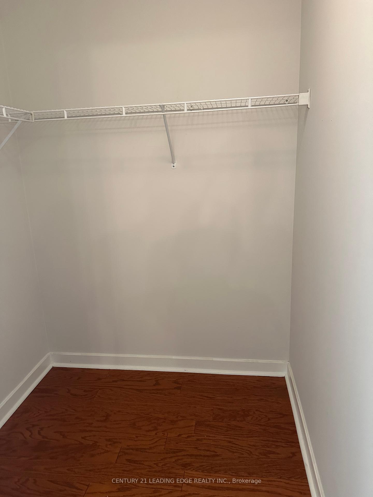 2 Bedrooms Condo at 18 Harbour, Toronto For sale