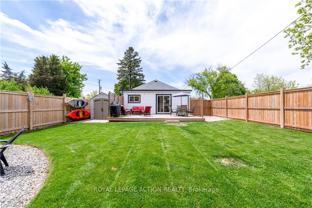 9 Curtis Avenue S