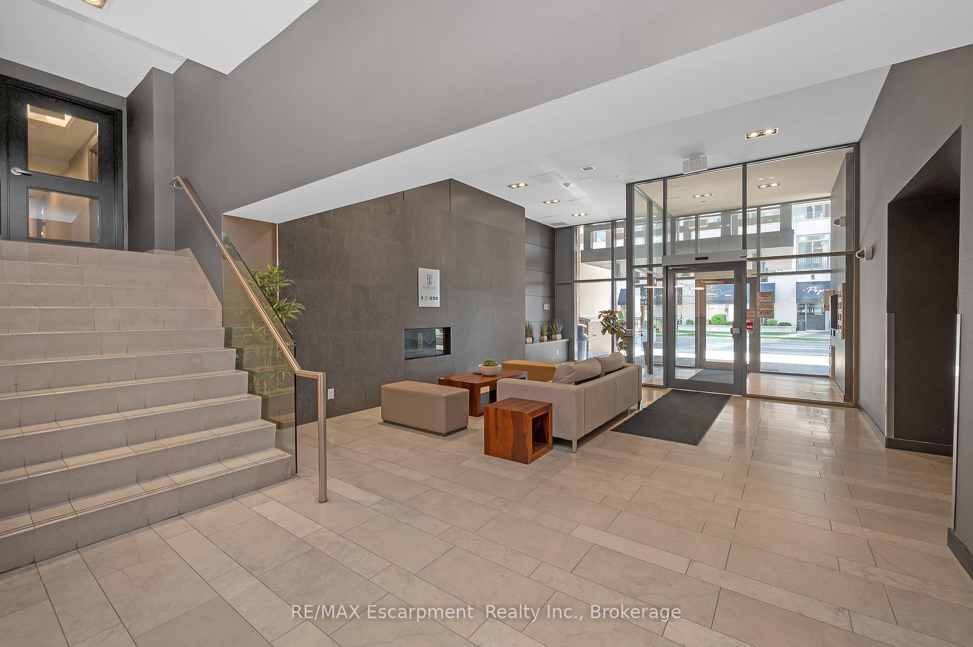 2 Bedrooms Condo at 1940 Ironstone, Burlington For sale