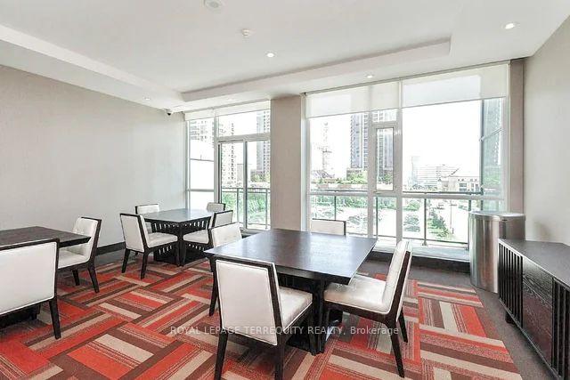 3 Bedrooms Condo at 4099 Brickstone, Mississauga For sale